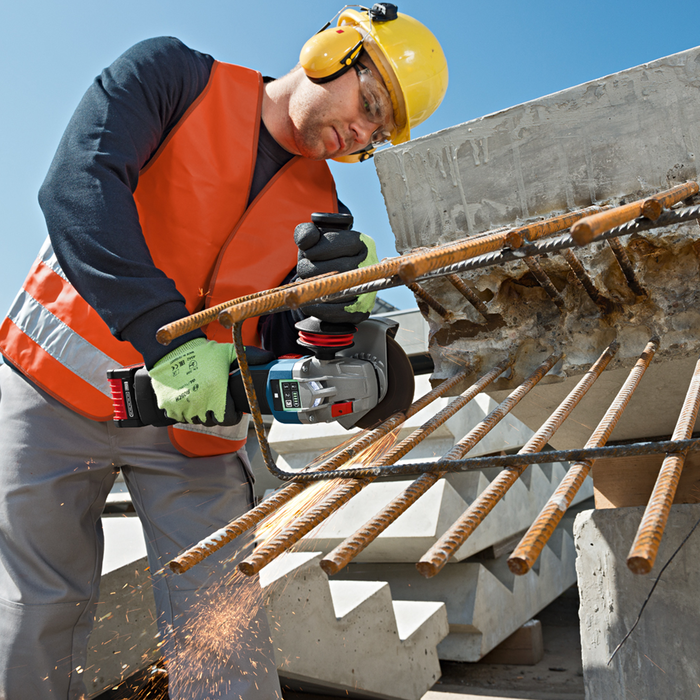BOSCH GWS 18V-10 SC (SOLO)